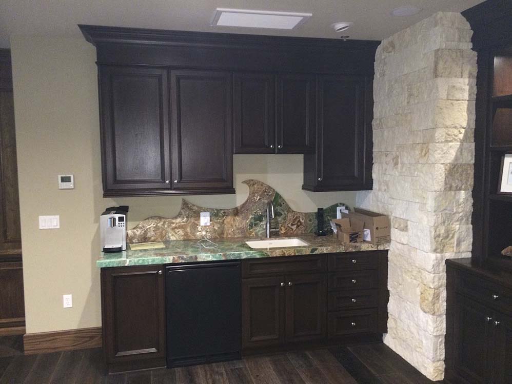 Executive Office Suite: Wet bar
