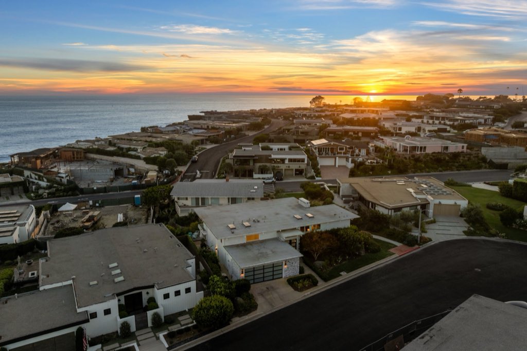 Bluff-top coastal home: Sunset over the coast