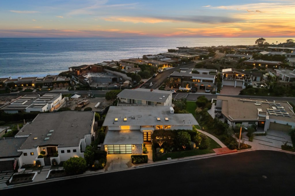 Bluff-top coastal home: The house at dusk from above