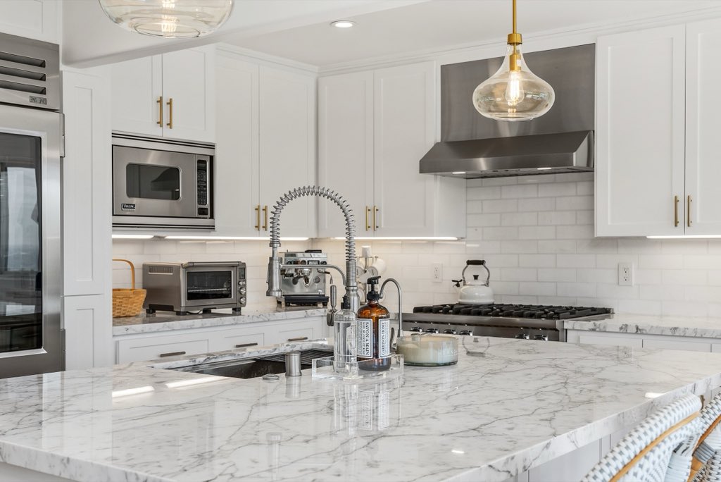 Bluff-top coastal home: Kitchen detail