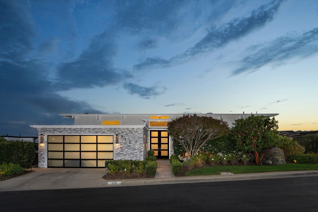 Bluff-top coastal home: Front at dusk
