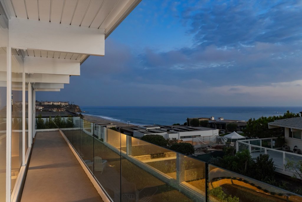 Bluff-top coastal home: Balcony at dusk