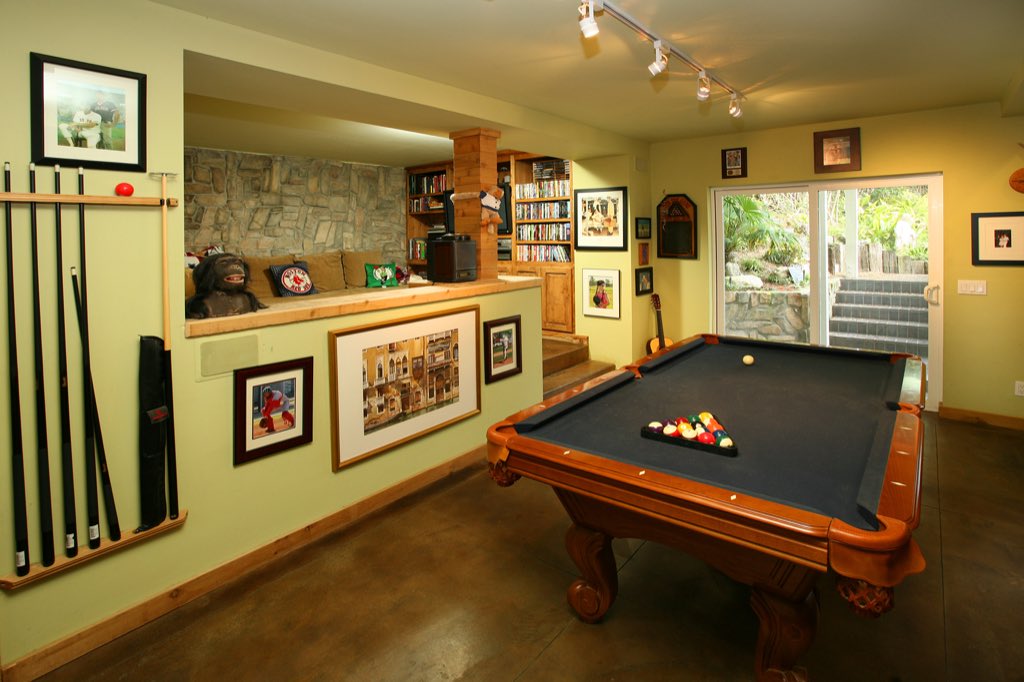 Mid-century hillside, photo 11 of 15