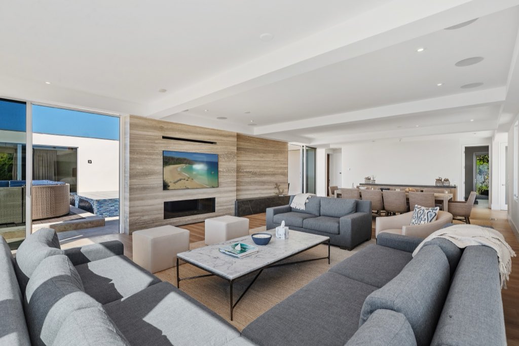 Monarch Bay modern: Living room