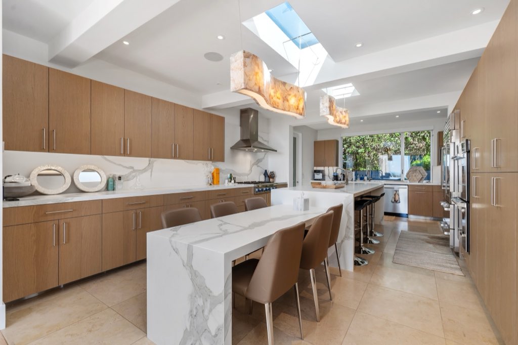 Monarch Bay modern: Kitchen island