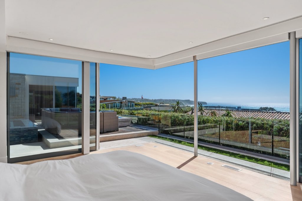 Monarch Bay modern: Corner glass