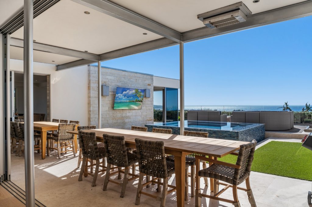 Monarch Bay modern: Outdoor dining