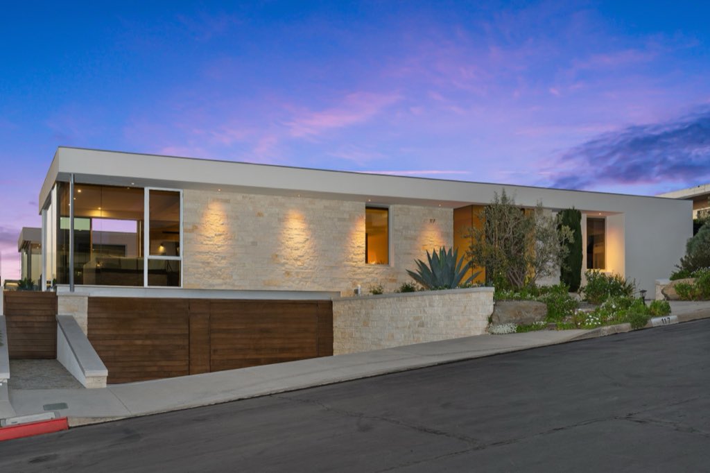 Monarch Bay modern: Front at dusk