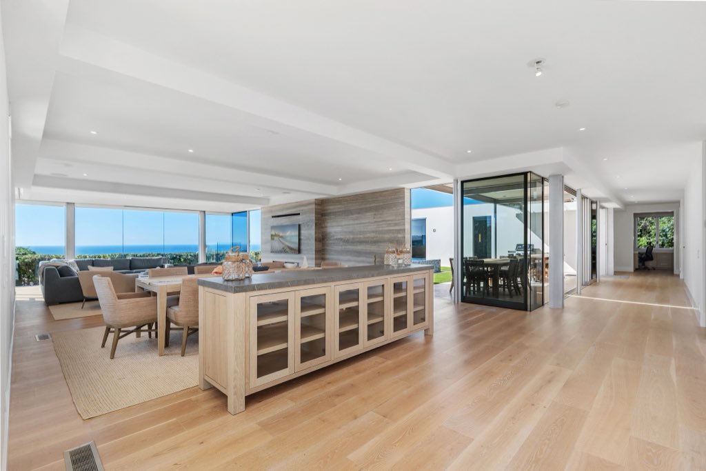 Monarch Bay modern: Kitchen and dining
