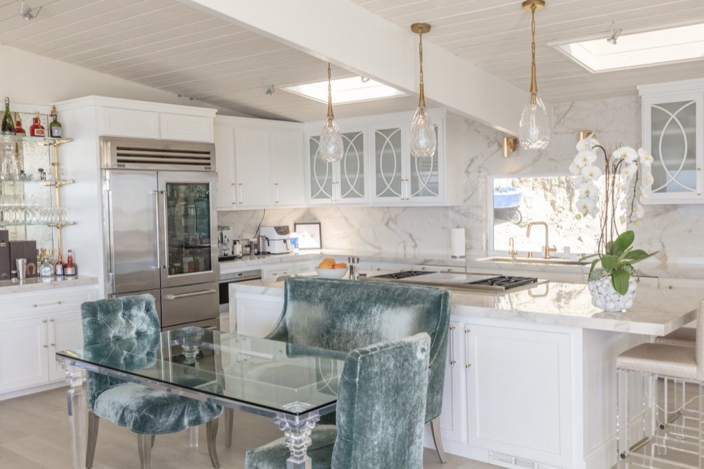Oceanfront contemporary, photo 2 of 12