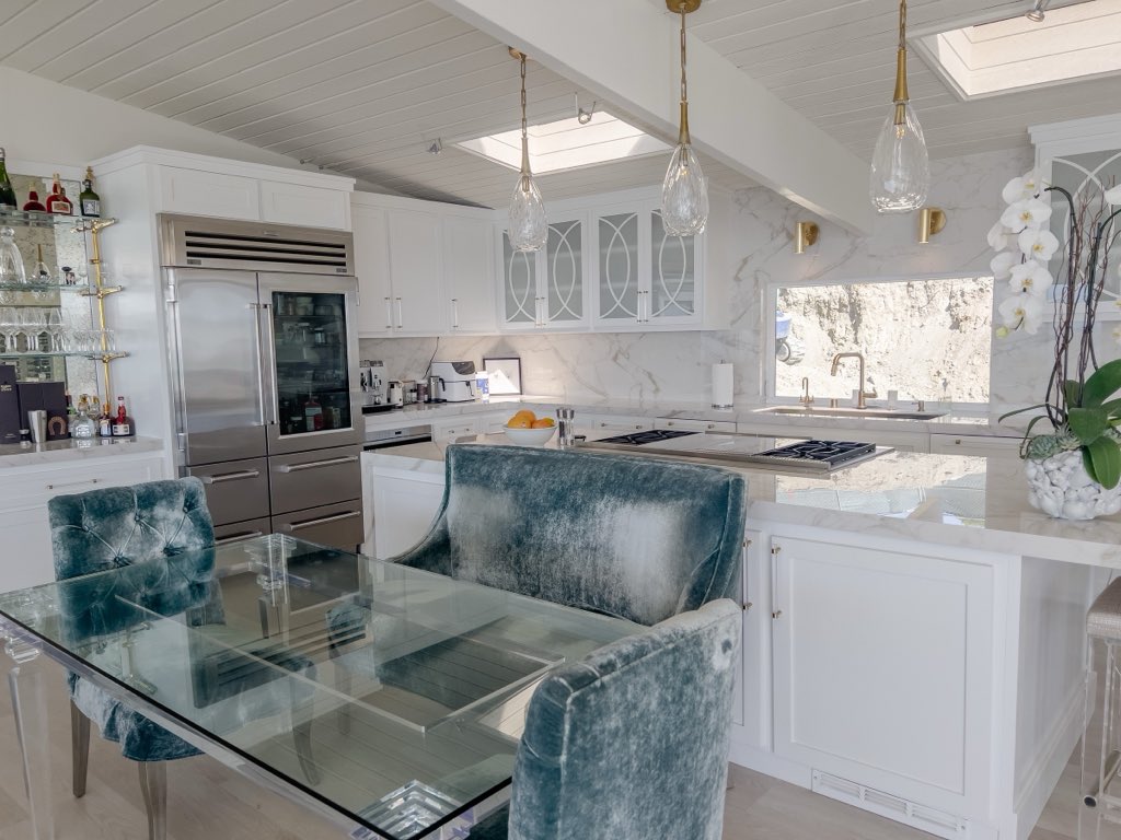 Oceanfront contemporary, photo 4 of 12