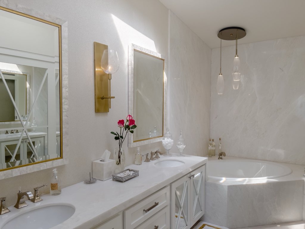 Oceanfront contemporary, photo 9 of 12