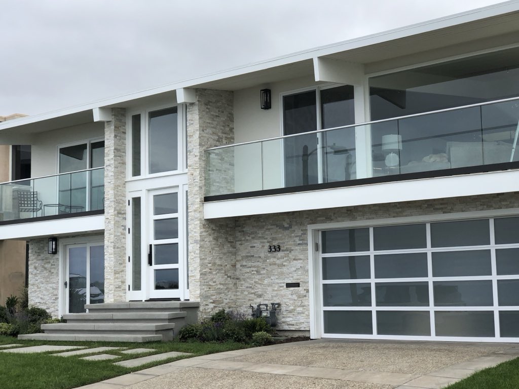 Oceanfront contemporary, photo 11 of 12