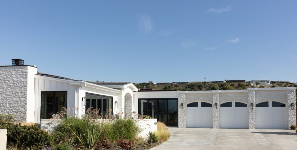 White stucco, rooftop views, photo 1 of 7