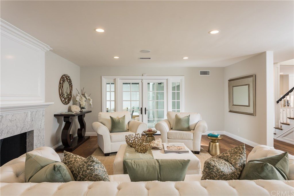 Two-story colonial, photo 4 of 19